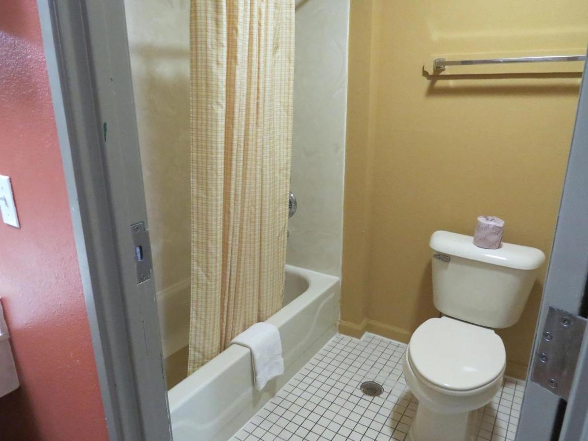 First Western Inn Caseyville Bagian luar foto