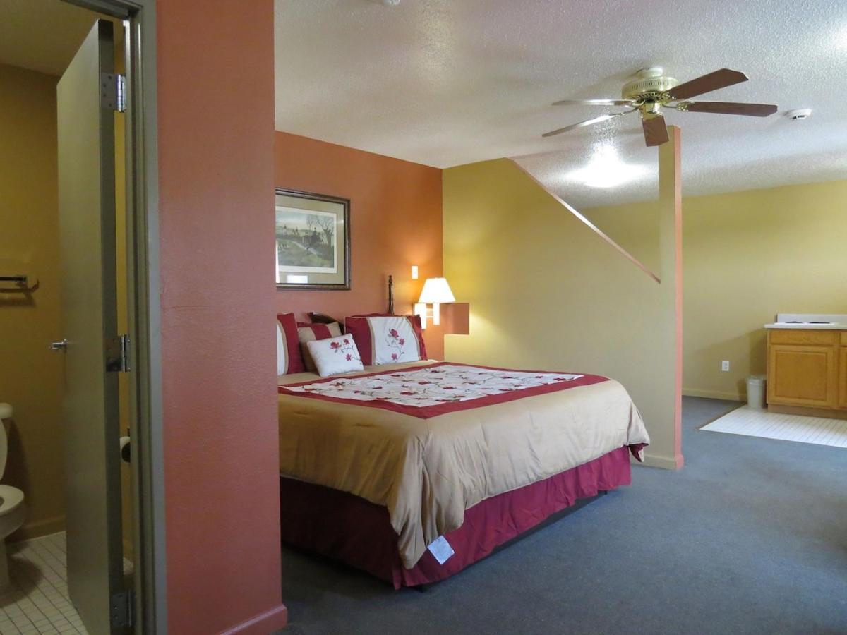 First Western Inn Caseyville Bagian luar foto